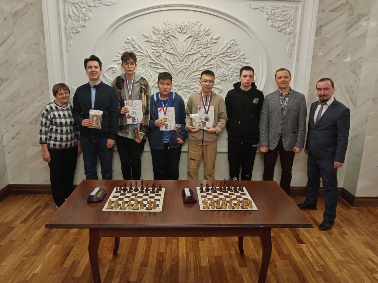 Школьники из Якутии выиграли шесть медалей на чемпионате ДФО по шахматам среди мужчин и женщин