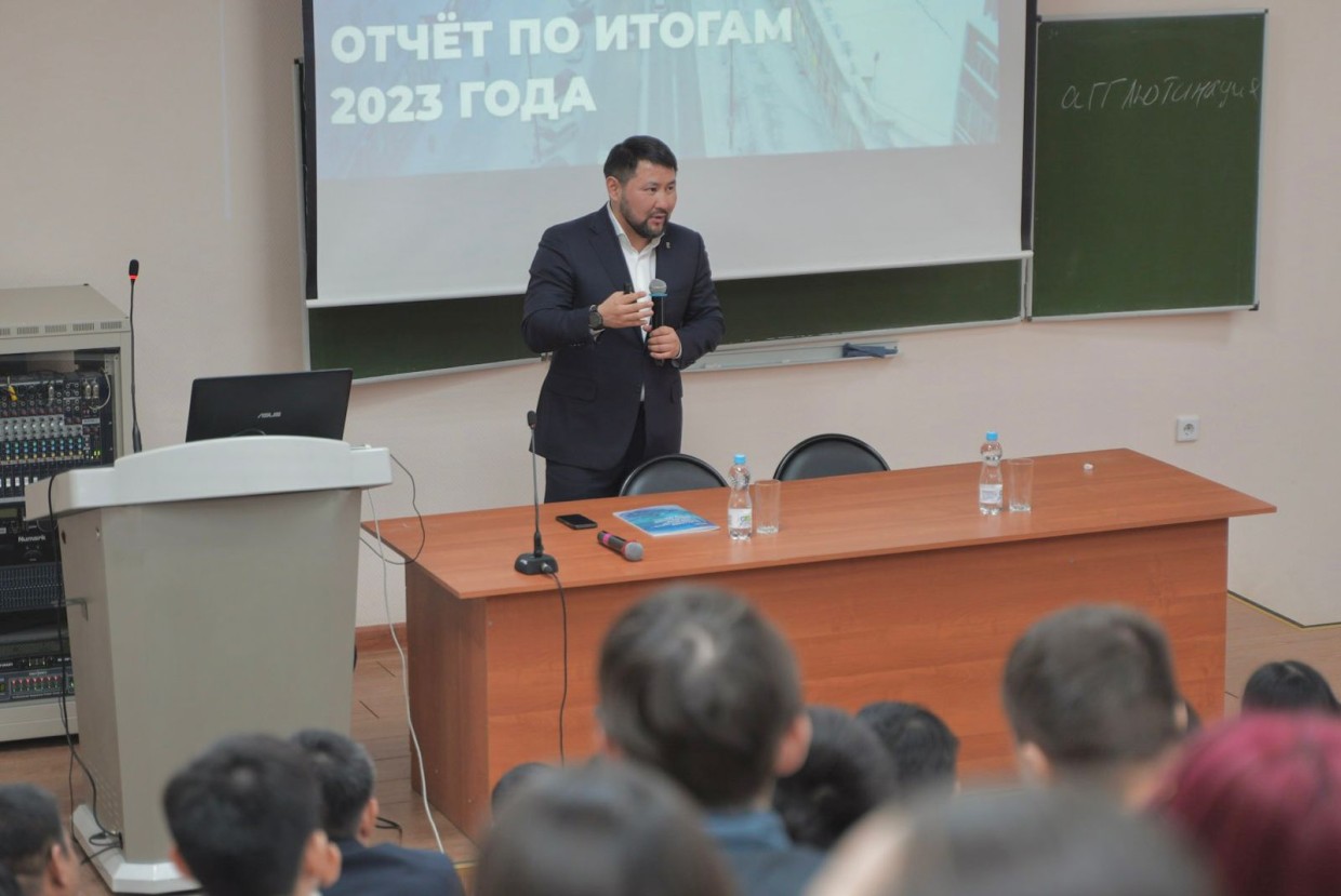 Евгений Григорьев представил итоги социально-экономического развития столицы за 2023 год студентам АГАТУ