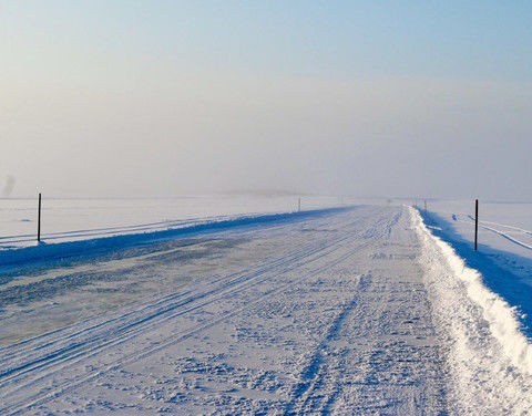 С 1 апреля начнется поэтапное снижение грузоподъемности ледовых переправ и автозимников в Якутии