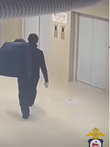 В Якутске оперативники установили подозреваемого в краже пуховика из магазина