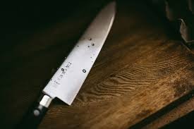 62-летний житель Якутии несколько раз ударил знакомого ножом