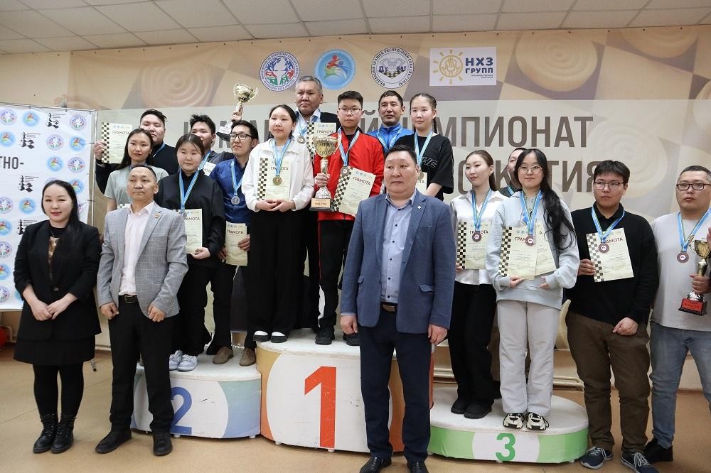 В командном чемпионате Якутии по шашкам приняли участие 7 гроссмейстеров и 19 мастеров спорта России