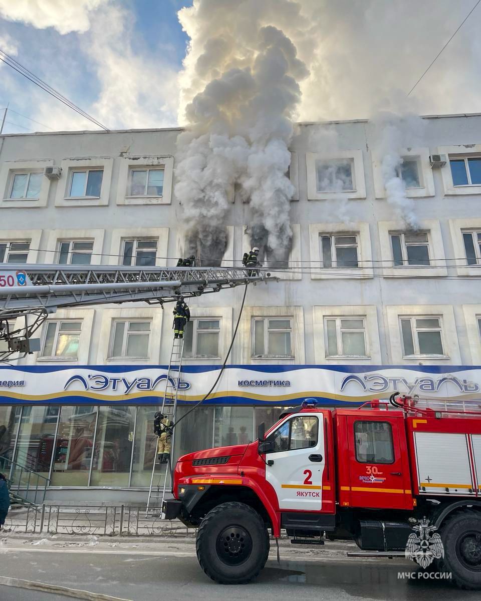 В Якутске ликвидирован пожар в торговом центре
