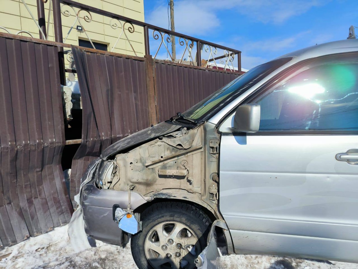 В Якутске водитель попал в ДТП и скончался в карете скорой помощи:  Предварительная причина смерти - сердечный приступ | SakhaPress.ru