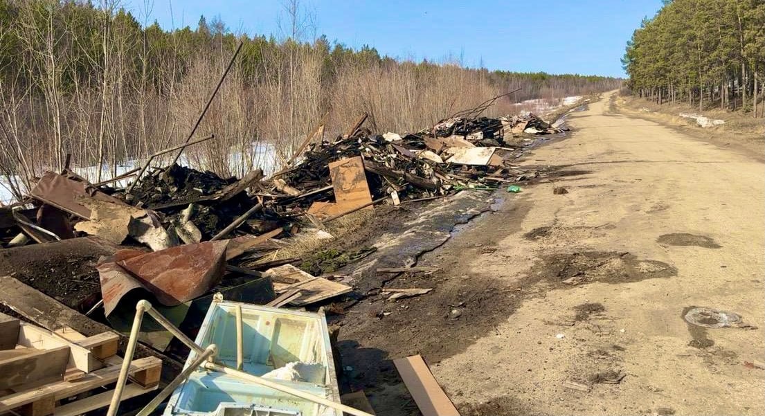 В Якутске из самосвала выбросили кучу мусора в районе Птицефабрики: Прокуратура провела проверку