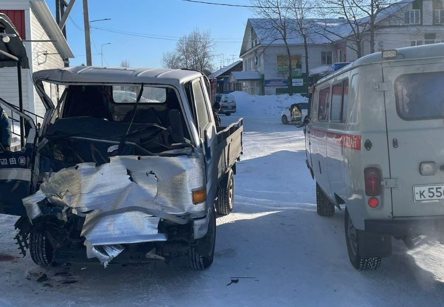 В Якутии в ДТП с участием пожарной машины водитель иномарки получил тяжелые травмы