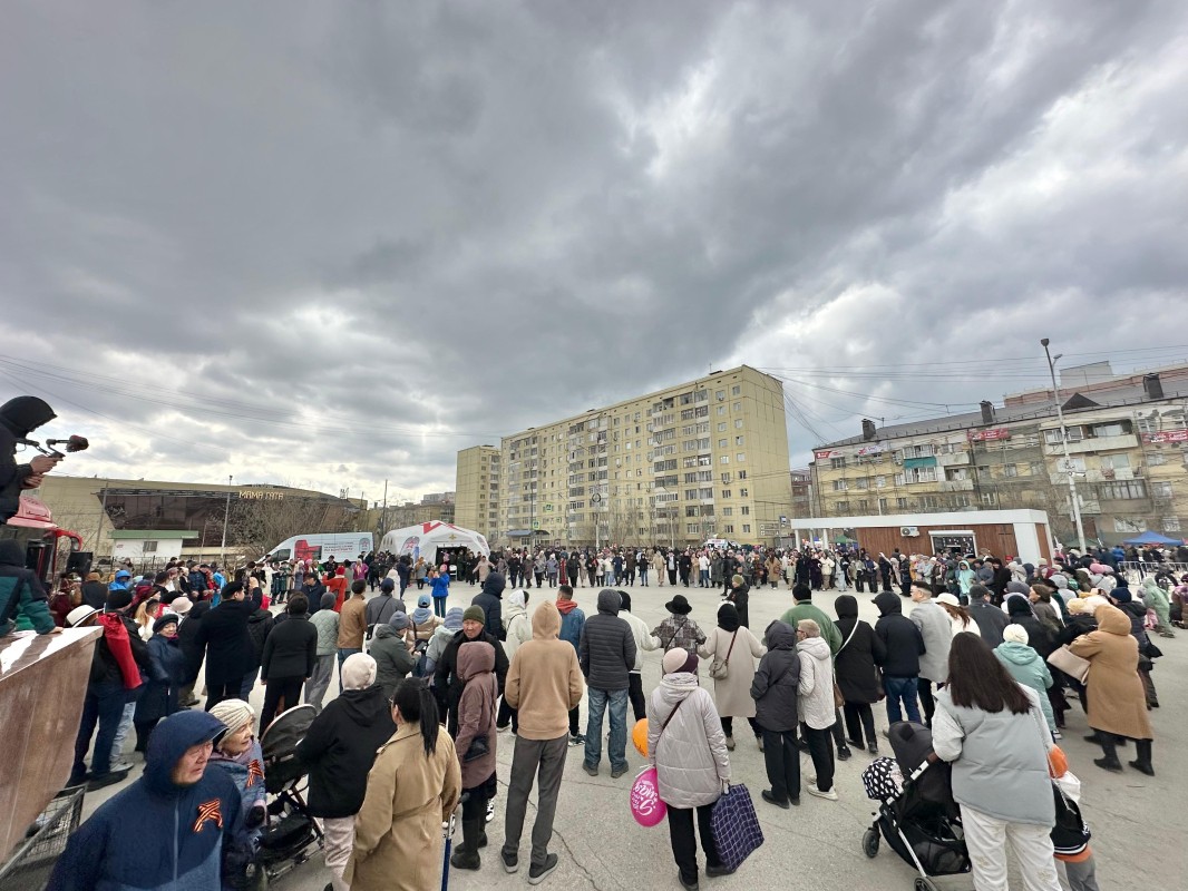 Жители Якутска празднуют День Победы