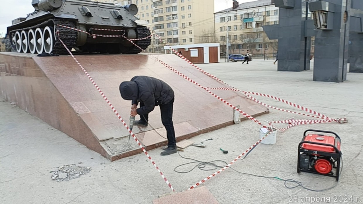 В Якутске проводят плановый ремонт на площади Победы