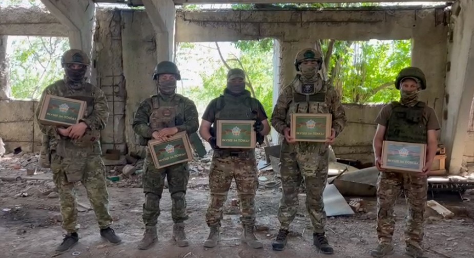Опорные пункты Якутии в зоне СВО доставляют военным подарки из республики