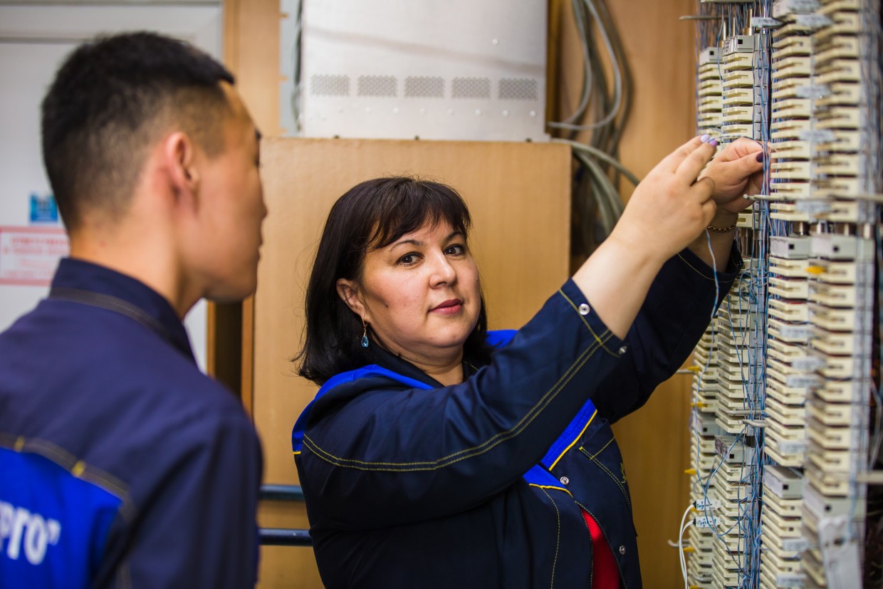 Инженеру ЯГРЭС Вере Власовой вручена медаль Федерации профсоюзов