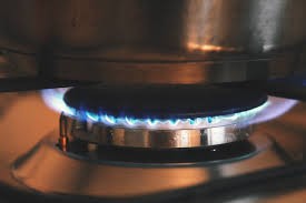 В компании «Сахатранснефтегаз» разъяснили, кто будет платить за техобслуживание газового оборудования в квартире