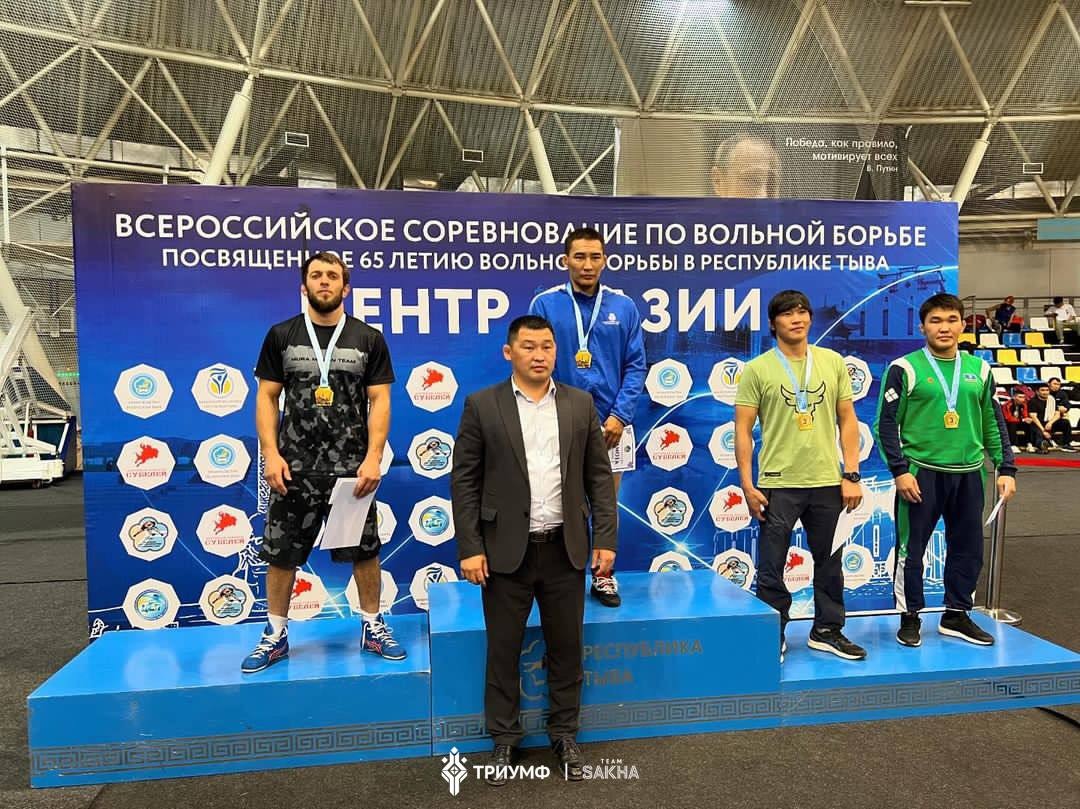 Якутские борцы завоевали три медали турнира в Тыве