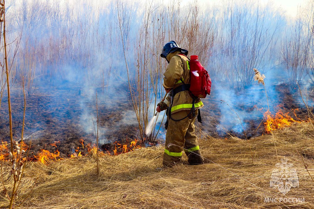 В Якутске на Зеленом лугу ликвидировали возгорание сухой травы