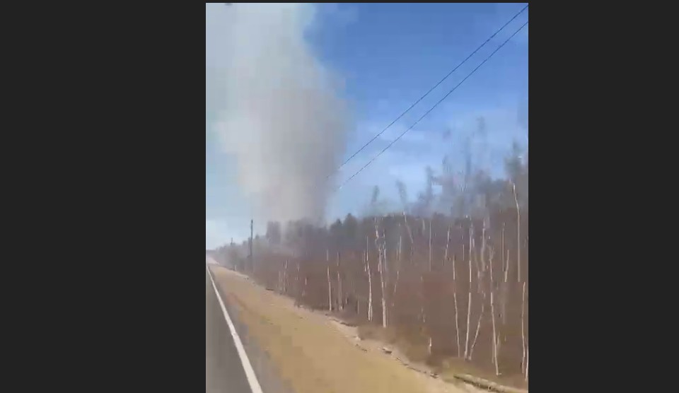 В Якутии пьяный мужчина бросил непотушенную сигарету в сухую траву и устроил лесной пожар