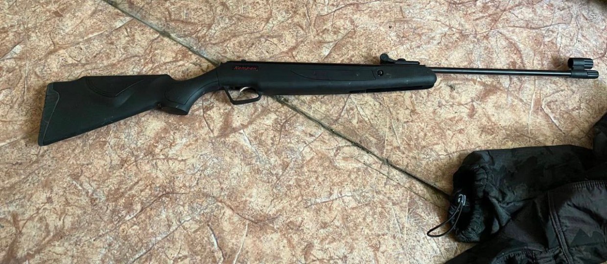 Житель Якутии проник в чужой дом и украл пневматическую винтовку и четыре кг мяса