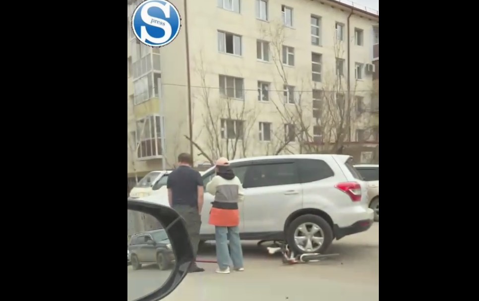 В Якутске велосипедист попал под колеса автомобиля