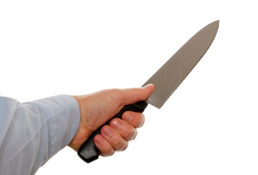 В Нюрбинском районе пьяный муж напал на жену с кухонным ножом