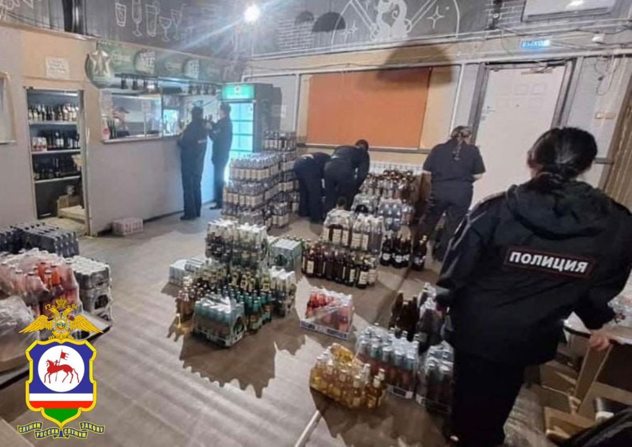 В Намском улусе за нарушение при продаже алкоголя в кафе-баре полицейские изъяли более 1700 литров пива