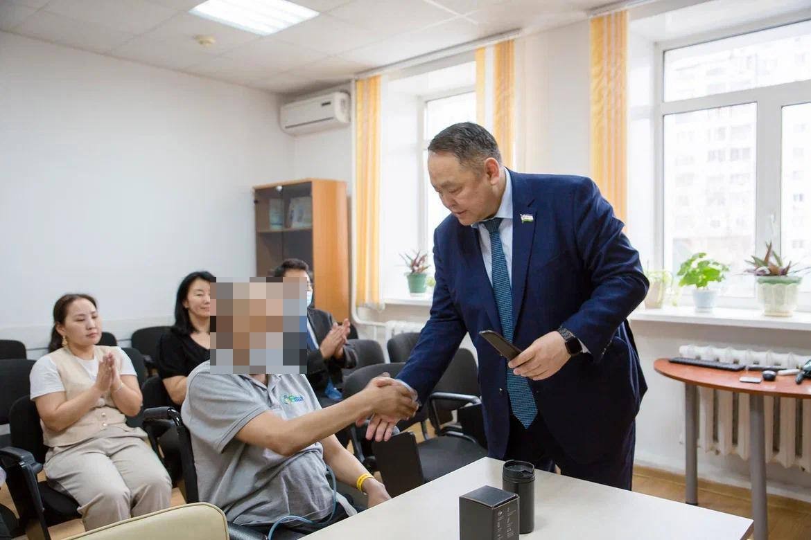 Альберт Семенов посетил в больнице раненого участника СВО