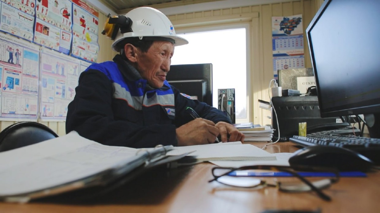 Энергетики ведут восстановительные работы в селе Сылгы-Ытар