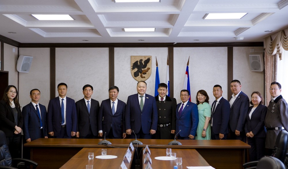 Председатель Якутской городской Думы Альберт Семенов встретился с делегацией из Китая