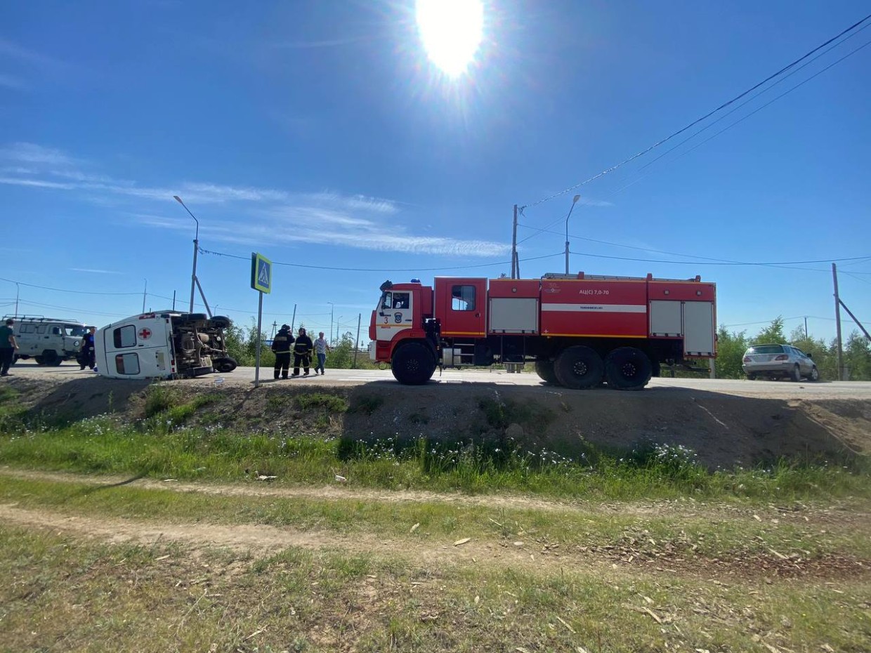 В Якутске машина скорой медицинской помощи попала в ДТП