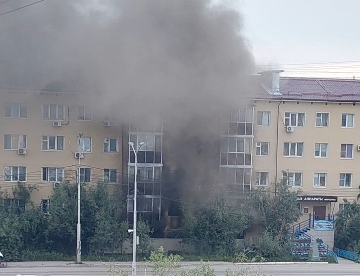 В Якутске по вине УК случился пожар, повредивший трубопровод