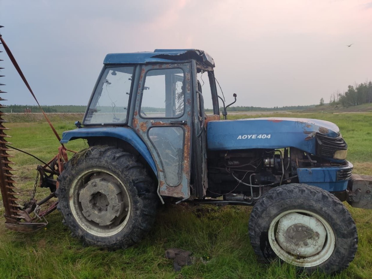 В Чурапчинском районе из-за технической неисправности трактор вылетел с дороги: Пострадал 60-летний мужчина