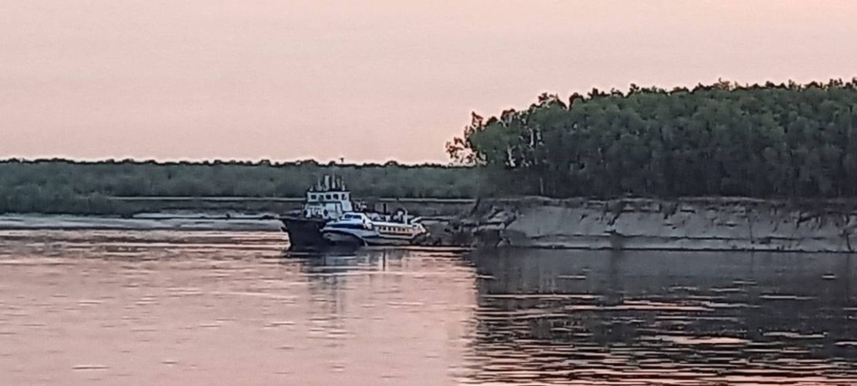 На реке Лене произошла поломка на судне ООО 
