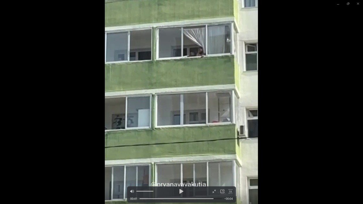 Соцсети: В Якутске двое неизвестных мужчин устроили стрельбу с балкона и ранили человека