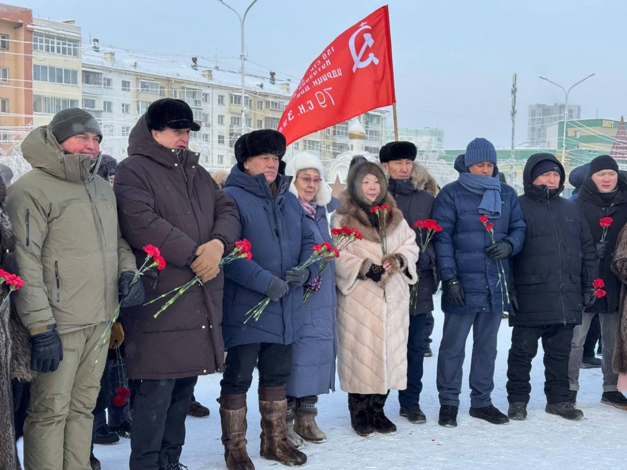 Депутаты Гордумы приняли участие в церемонии памяти и возложения цветов к мемориальной плите города-героя Сталинграда