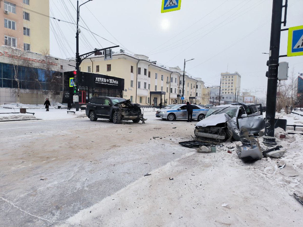 Срочно! В Якутске в ДТП пострадали трое человек