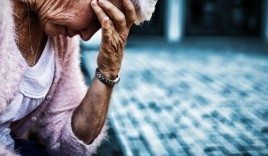 В Якутии отправили под арест бабушку за попытку украсть тефтели и тушенку