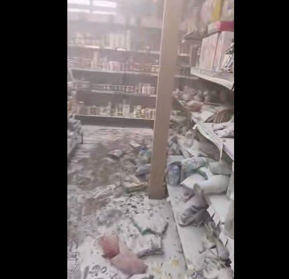 В Якутии шестеро малолетних детей украли из магазина газировки и сладости, а также один из них поджег пачку чипсов