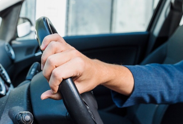 Мужчина на угнанной машине поехал в Якутск, но перепутал дороги и направился в село Улахан-Ан, по пути попал в ДТП