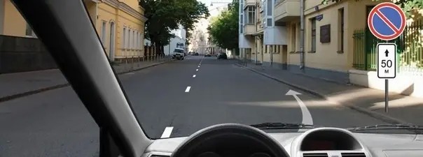 Тест на знание ПДД: стоянка, знак в тоннеле и проезд перекрёстка