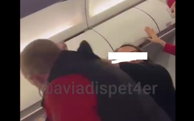 Супружеская пара из Якутии устроила скандал на борту самолета